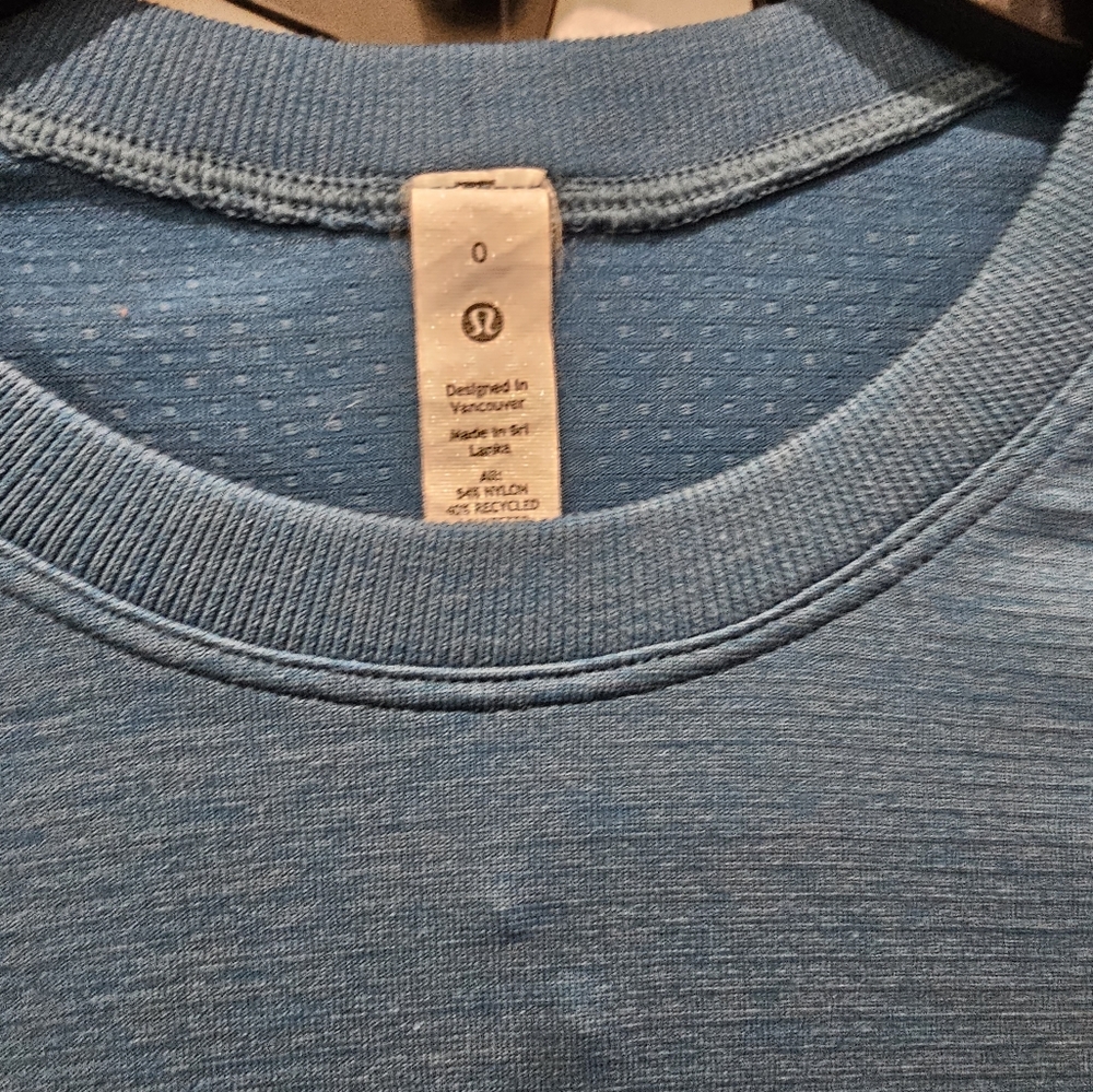 Lululemon top